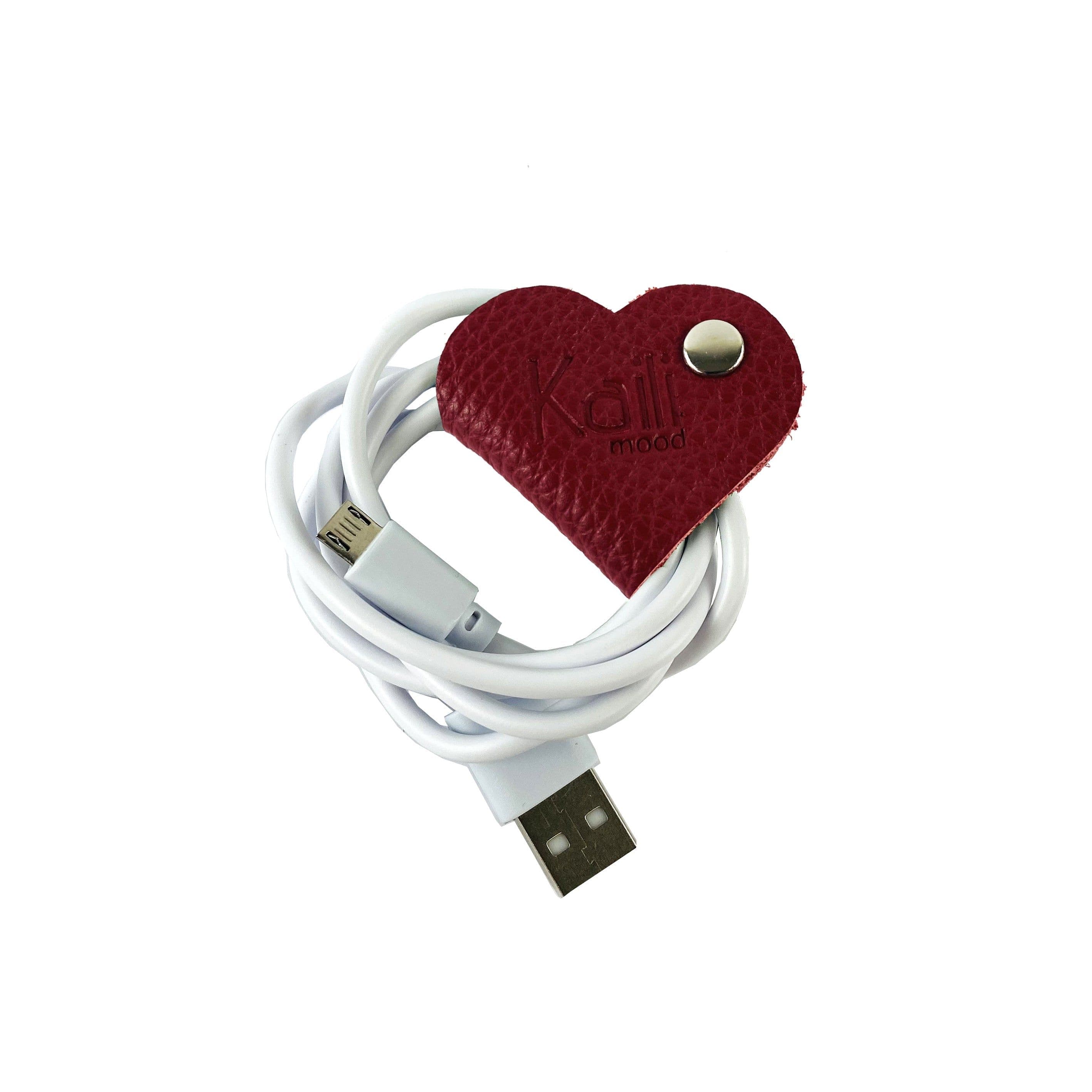 image-K0039VB | Avvolgicavo Cuore Made in Italy in Vera Pelle pieno fiore, grana dollaro - Colore Rosso - Dimensioni: cm 5 x 8 x 0,5 - Confezione: Gift Box rigido fondo/coperchio