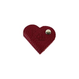 image-K0039VB | Avvolgicavo Cuore Made in Italy in Vera Pelle pieno fiore, grana dollaro - Colore Rosso - Dimensioni: cm 5 x 8 x 0,5 - Confezione: Gift Box rigido fondo/coperchio