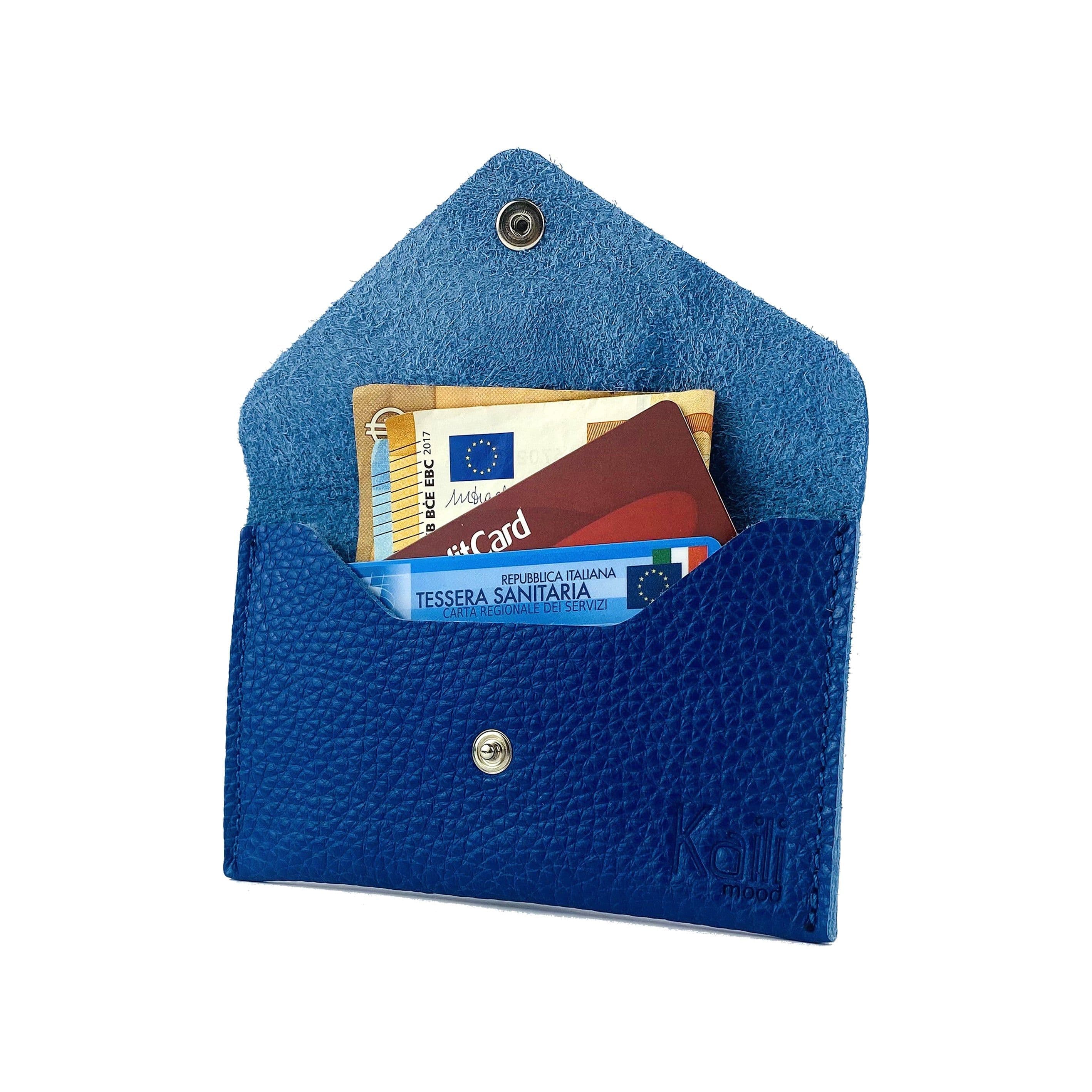 image-K0040DB | Bustina con pattina Made in Italy in Vera Pelle pieno fiore, grana dollaro - Colore Blu - Dimensioni: cm 13 x 8 x 0,5 - Confezione: Gift Box rigido fondo/coperchio