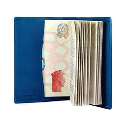 image-K10237MB | Copertina per Passaporto in Vera Pelle pieno fiore, con leggera grana. Colore Blu Jeans. Dimensioni da chiusa: cm 10 x 14 x 1 - Confezione: Gift Box rigido fondo/coperchio