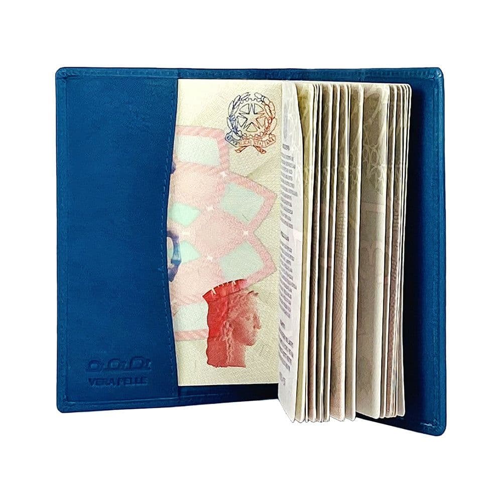 image-K10237MB | Copertina per Passaporto in Vera Pelle pieno fiore, con leggera grana. Colore Blu Jeans. Dimensioni da chiusa: cm 10 x 14 x 1 - Confezione: Gift Box rigido fondo/coperchio