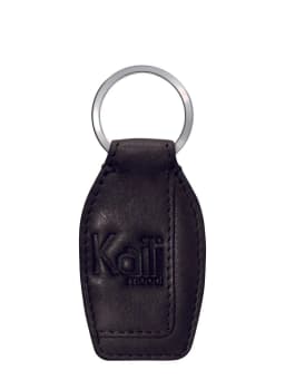 image-K10753AB | Portachiavi in Vera Pelle pieno fiore, con leggera grana. Colore Nero. Anello Nickel Lucido. Dimensioni totali: cm 3,5 x 9 x 0,5. Confezione: Gift Box rigido fondo/coperchio