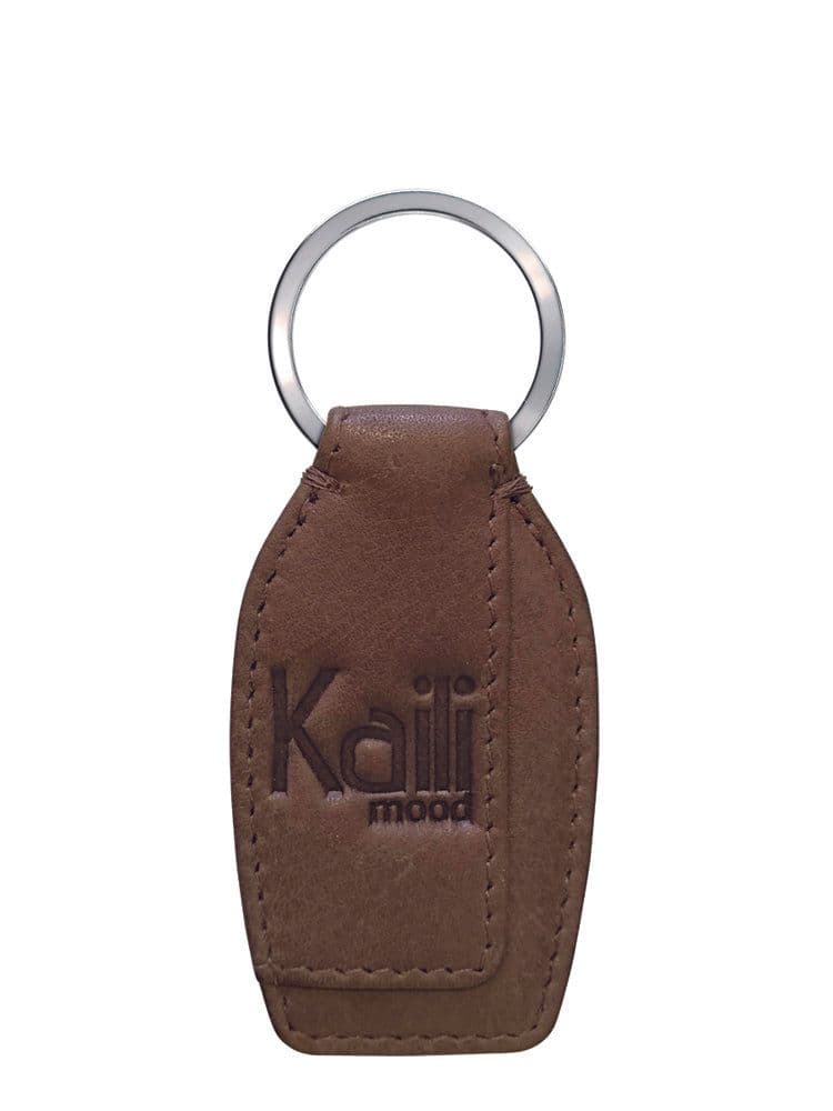 image-K10753IB | Portachiavi in Vera Pelle pieno fiore, con leggera grana. Colore Fango. Anello Nickel Lucido. Dimensioni totali: cm 3,5 x 9 x 0,5. Confezione: Gift Box rigido fondo/coperchio
