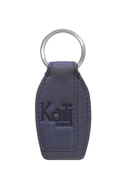 image-K10753PB | Portachiavi in Vera Pelle pieno fiore, con leggera grana. Colore Avio. Anello Nickel Lucido. Dimensioni totali: cm 3,5 x 9 x 0,5. Confezione: Gift Box rigido fondo/coperchio