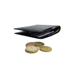 image-K10812AB | Portafogli Uomo in Saffiano Vera Pelle. Colore Nero. 8 slots per le carte di credito. Dimensioni da chiuso: cm 12,5 x 9,5 x 1. Confezione: Gift Box rigido fondo/coperchio