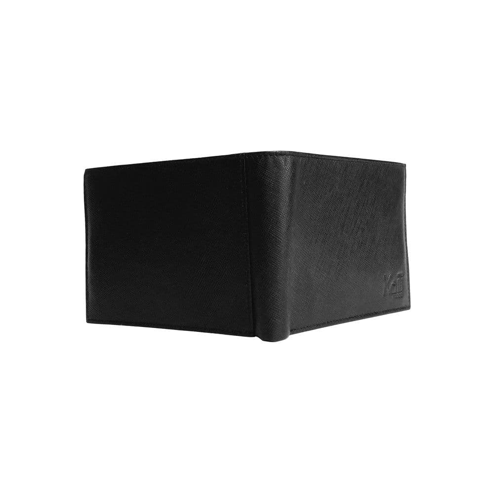 image-K10812AB | Portafogli Uomo in Saffiano Vera Pelle. Colore Nero. 8 slots per le carte di credito. Dimensioni da chiuso: cm 12,5 x 9,5 x 1. Confezione: Gift Box rigido fondo/coperchio