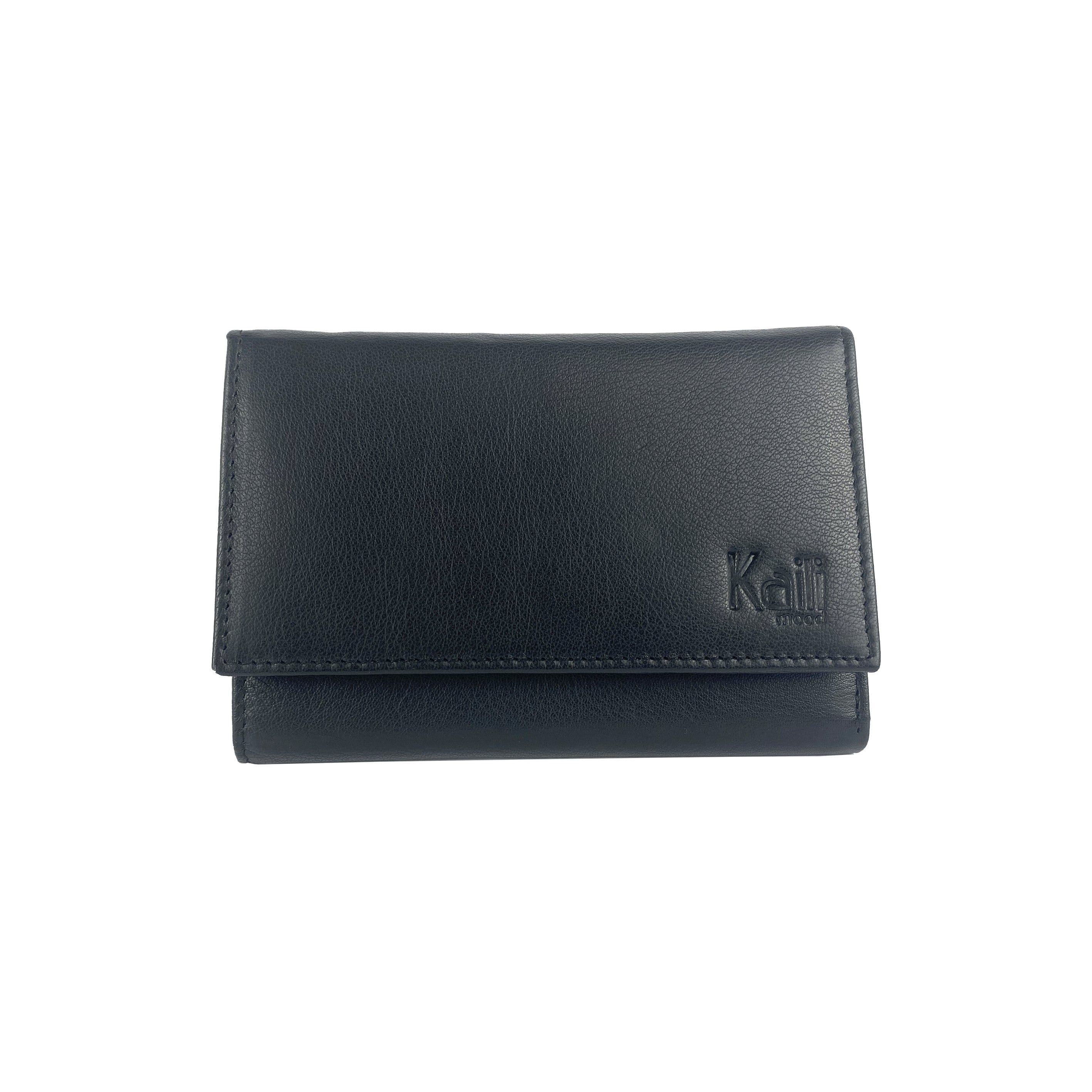 image-K11433AB | Portafogli Donna in Vera Pelle pieno fiore, con leggera grana. Colore Nero. Dimensioni da chiuso: cm 14 x 10,5 x 2,5. Confezione: Gift Box rigido fondo/coperchio