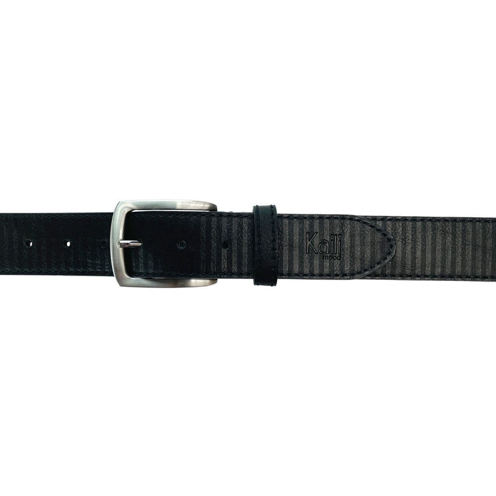 image-K4009AB | Cintura Uomo Allover in Fodera Pelle Finitura in Pu. Colore Nero. Dimensioni: cm 125 x 3,8 x 0,5 (giro vita cm 110). Confezione: Gift Box rigido fondo/coperchio