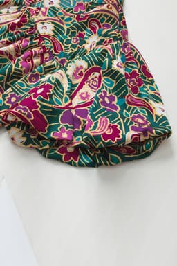 image-Green V Neck Short Bubble Sleeve Paisley Blouse