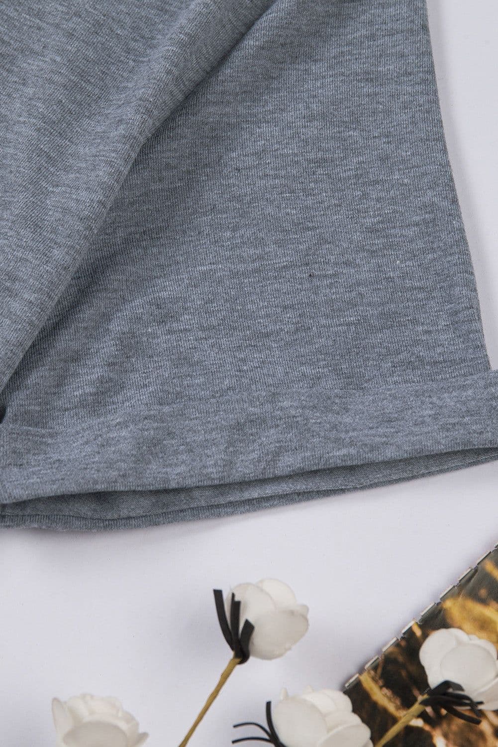 image-White Solid Color Crew Neck Tee