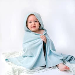 image-Milk&Moo Sangaloz Baby Kapuzenbadetuch aus Samt