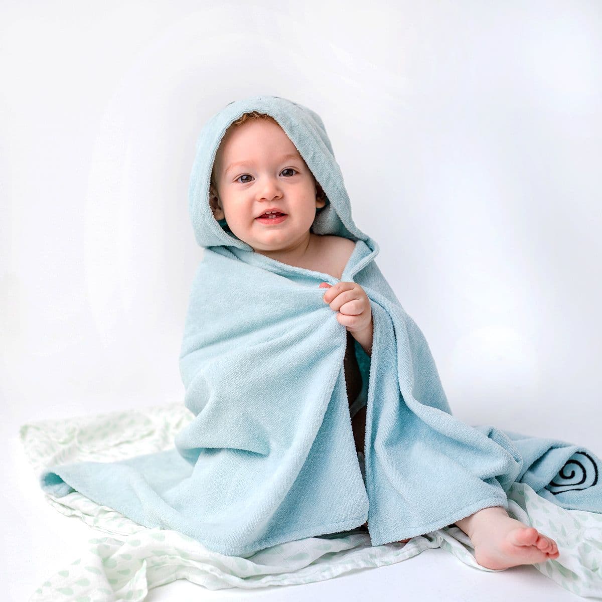 image-Milk&Moo Sangaloz Baby Kapuzenbadetuch aus Samt