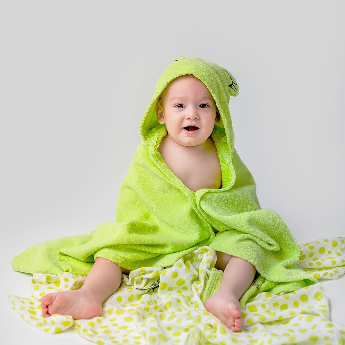 image-Milk&Moo Cacha Frog Baby Kapuzenbadetuch aus Samt
