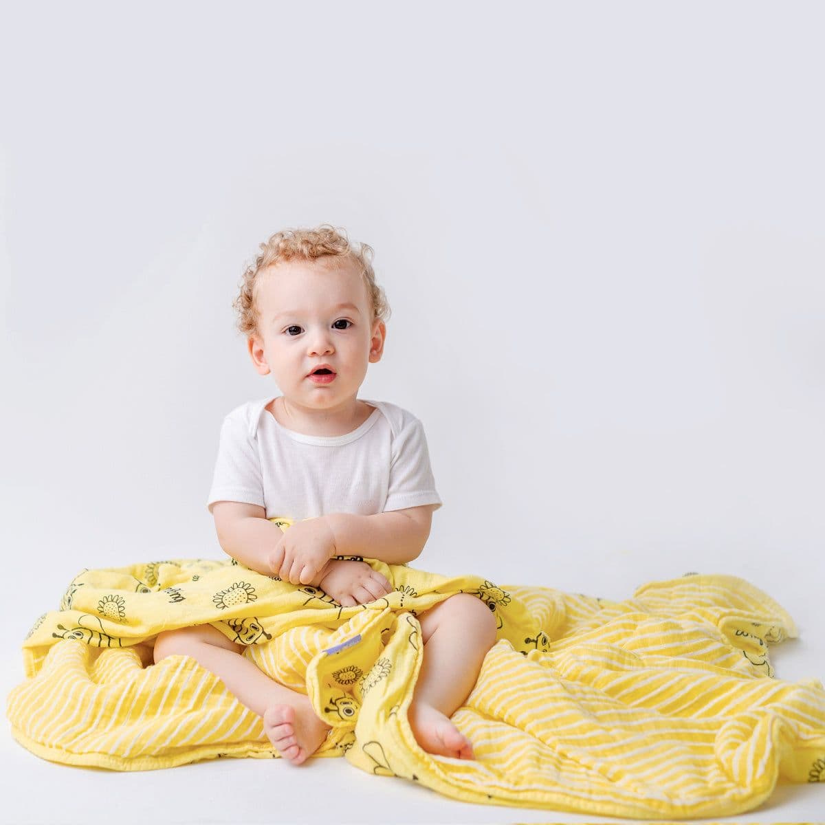 image-Milk&Moo Buzzy Bee Musselin Flauschige Babydecke, 90x110cm