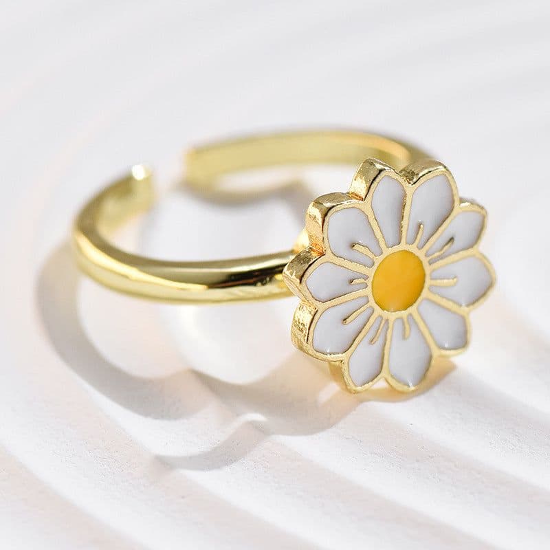 image-Adjustable Rotatable Five-Petal Flower Butterfly Ring - European Style