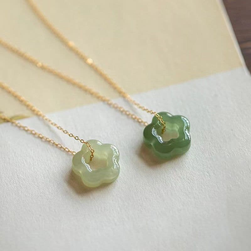 image-Hetian Jade Plum Blossom Pendant Necklace Green Jasper Antique Clavicle Chain