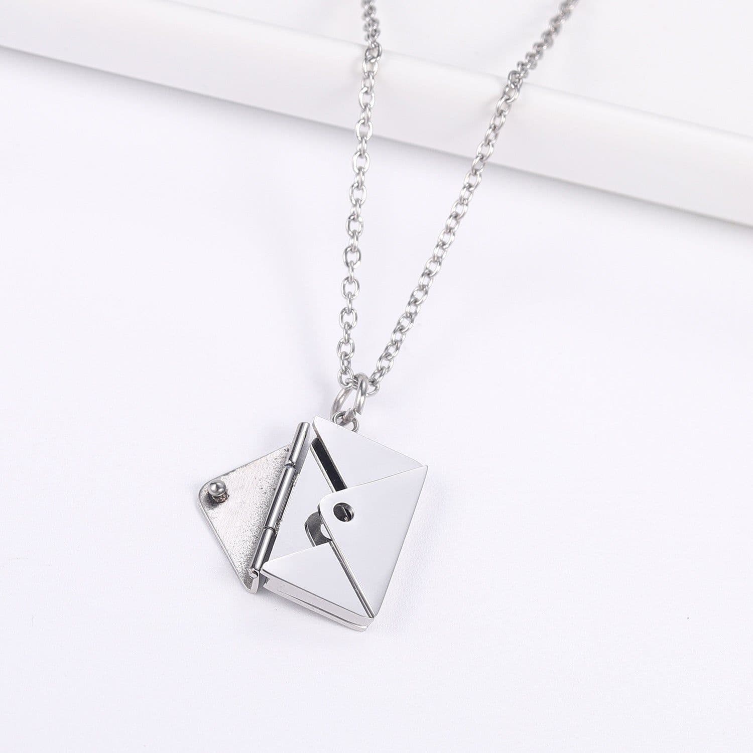 image-Yunxin Titanium Steel Clavicle Necklace - Rose Gold Love Lettering, 41-50cm
