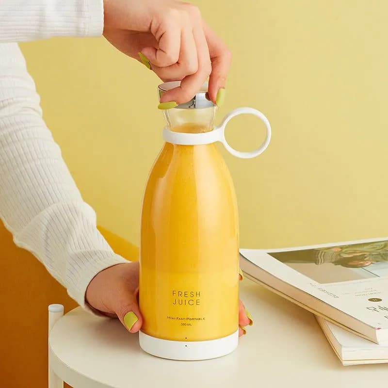 image-Portable USB Rechargeable Wireless Juicer Cup Handheld With Large Capacity