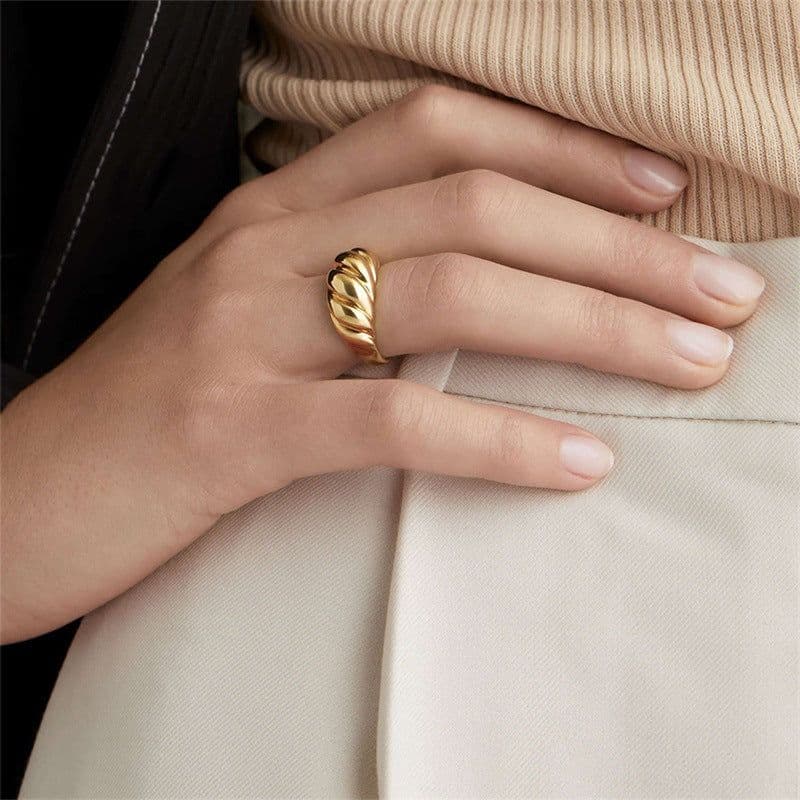 image-emanco cross-border stainless steel ring Europe and the United States gold-plated couple index finger ring niche high-end ring jewelry wholesale