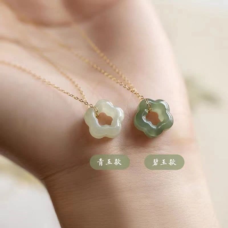 image-Hetian Jade Plum Blossom Pendant Necklace Green Jasper Antique Clavicle Chain