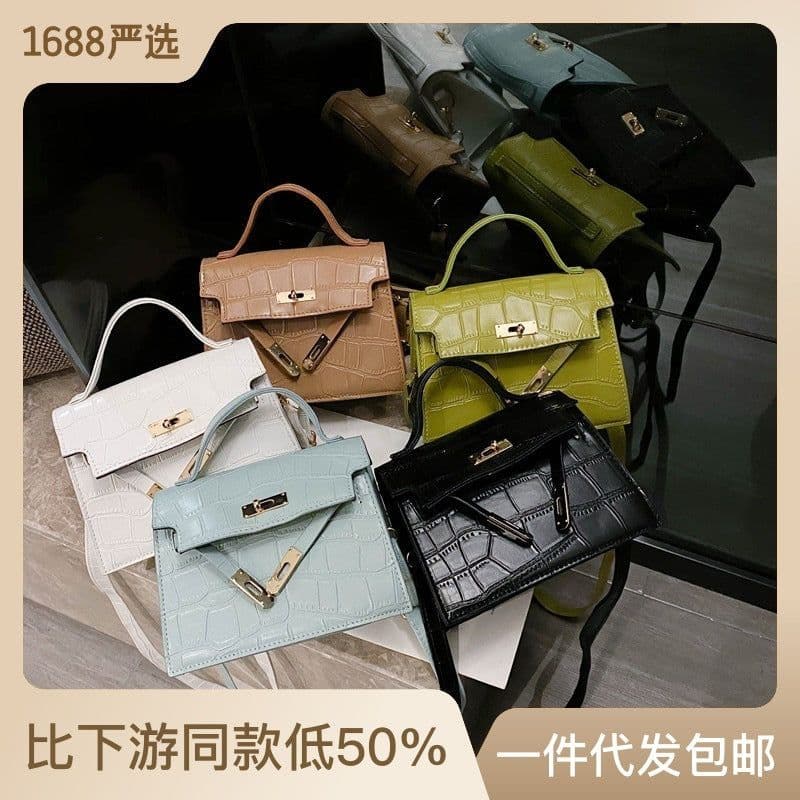image-Sheng Shi Trendy Kelly Bag - Black One-Shoulder Crossbody PU