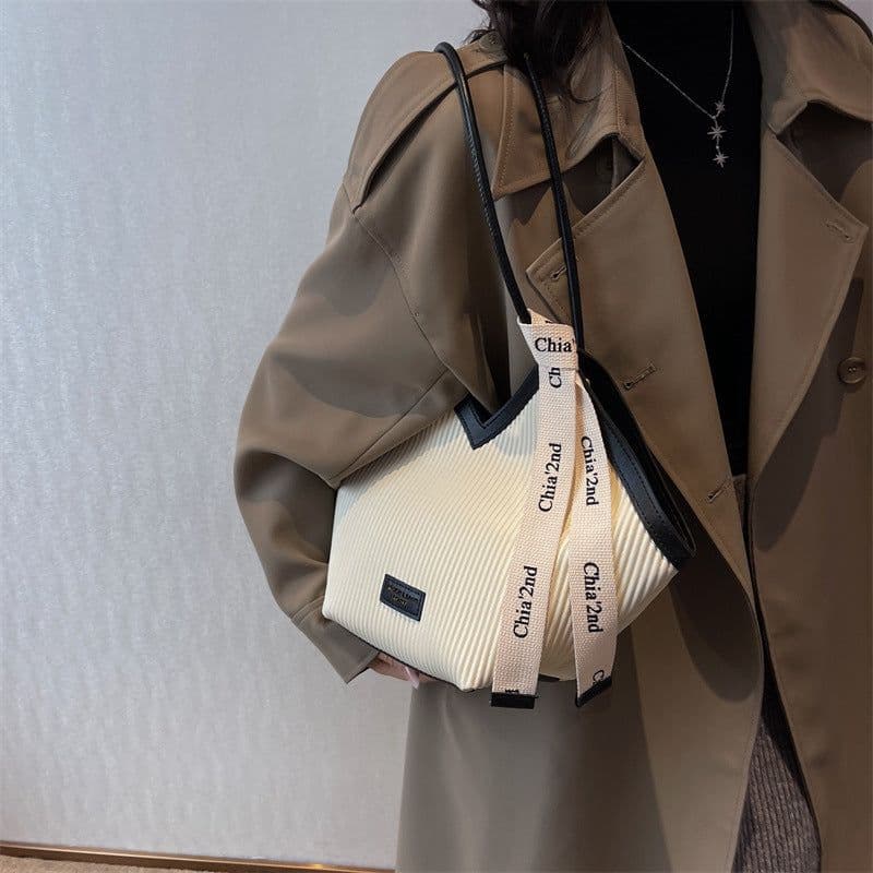 image-This year's popular niche design bags 2022 autumn and winter new women's bags fashion commuting shoulder bag portable tote bag
