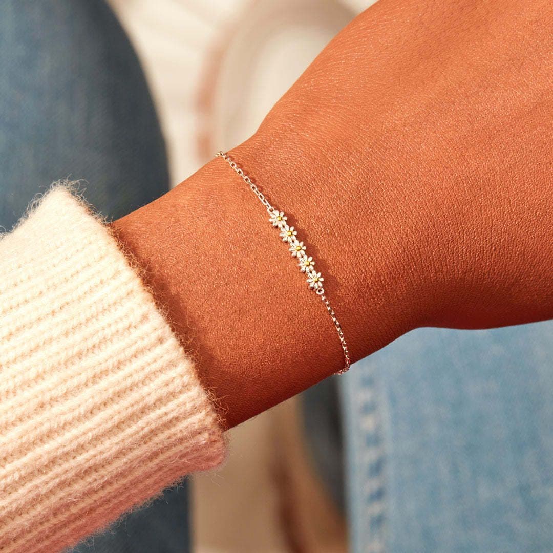 image-Cross-border ins sweet small fresh little daisy all-match flower bracelet feminine temperament simple niche design sense bracelet