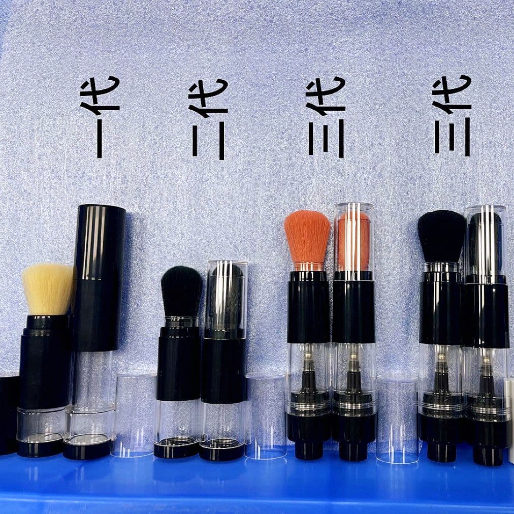 image-Telescopic Powder Brush - Portable Spray Makeup Brush
