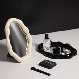 image-Nordic Small High-Value Portable Makeup Mirror for Students