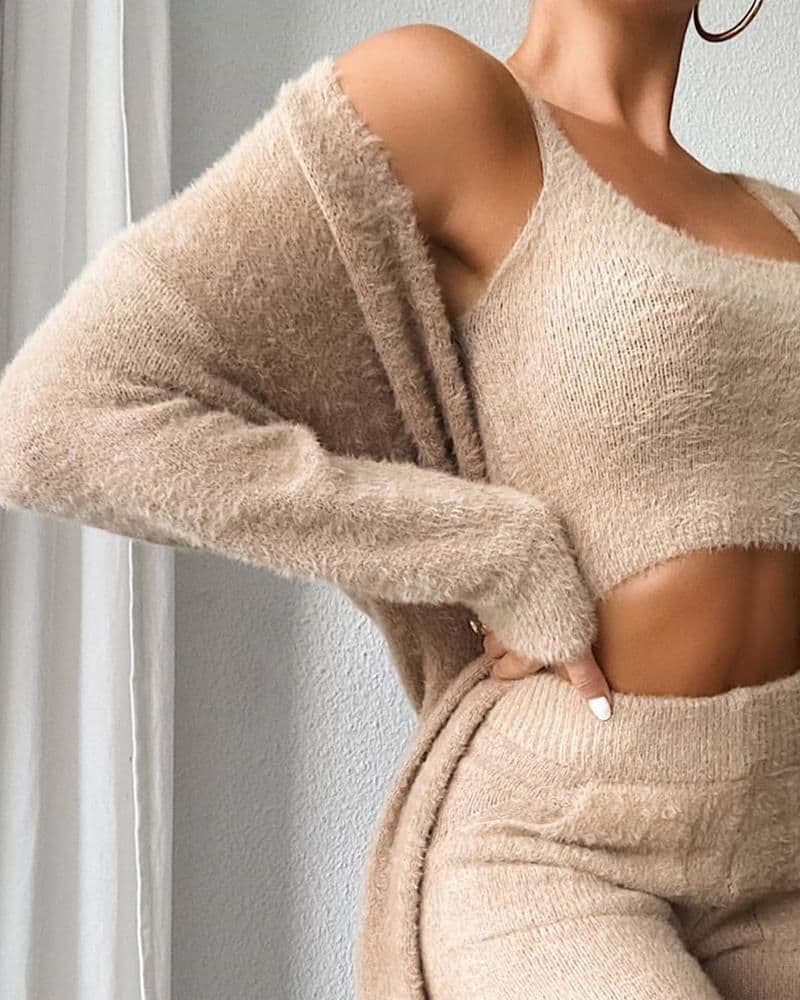 image-Real shots in stock! 2020 European and American new sexy V-neck plush short vest and trousers three-piece set for women