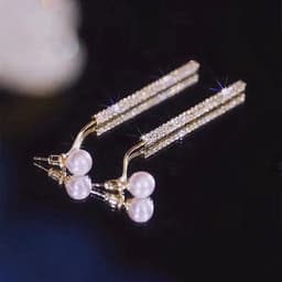 image-Qi Xiaoyue Rhinestone Pearl Earrings - Gold