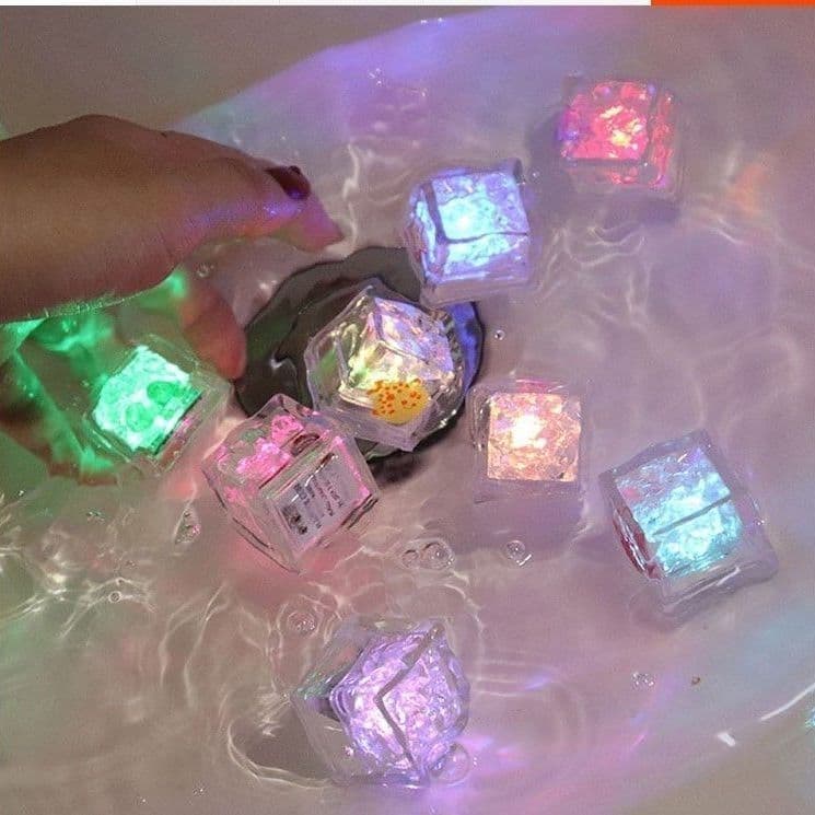 image-Glowing Water Toys for Kids, Lan Jiaochen Bath Lamps, Multicolor, 1 Pack