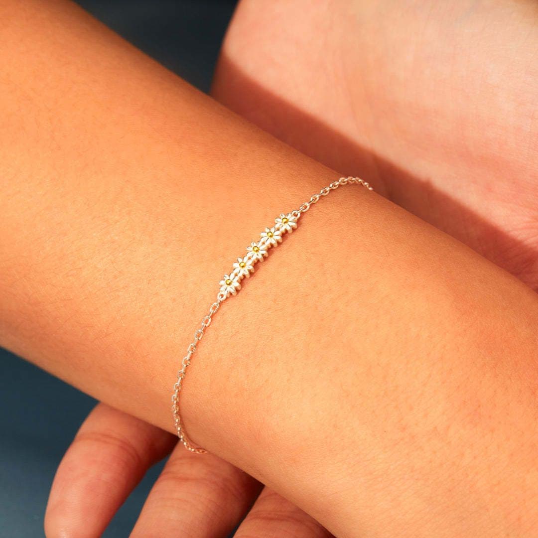 image-Cross-border ins sweet small fresh little daisy all-match flower bracelet feminine temperament simple niche design sense bracelet
