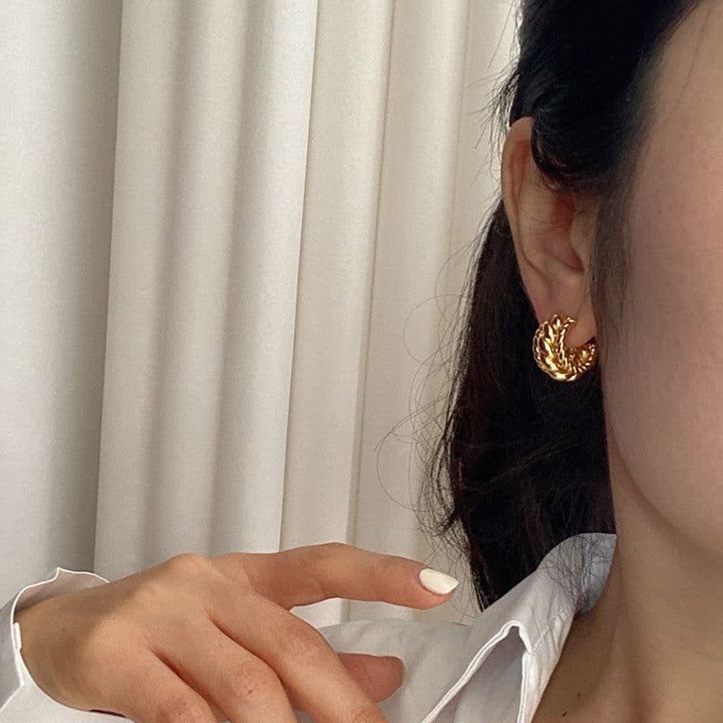 image-925 Silver Twist C-Shaped Earrings - Retro