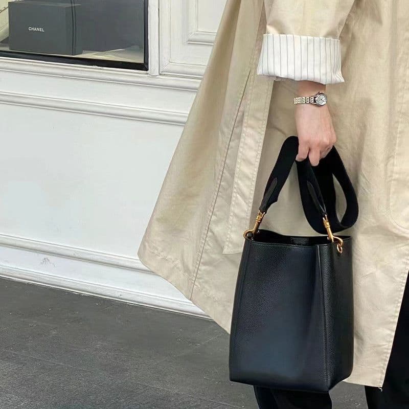 image-Genuine Leather Large Capacity Bucket Bag - Gray - Korean Style (65 characters)