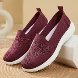 image-Women's Shoes 2023 Autumn New Old Beijing Cloth Shoes Embroidered Mom's Shoes Shallow Mouth Slip-On Women's Shoes Cross-Border Factory