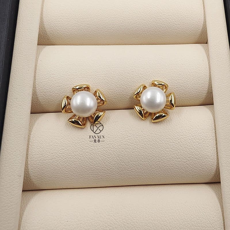 image-Ins simple natural freshwater white pearl earrings