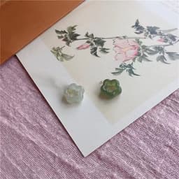 image-Hetian Jade Plum Blossom Pendant Necklace Green Jasper Antique Clavicle Chain