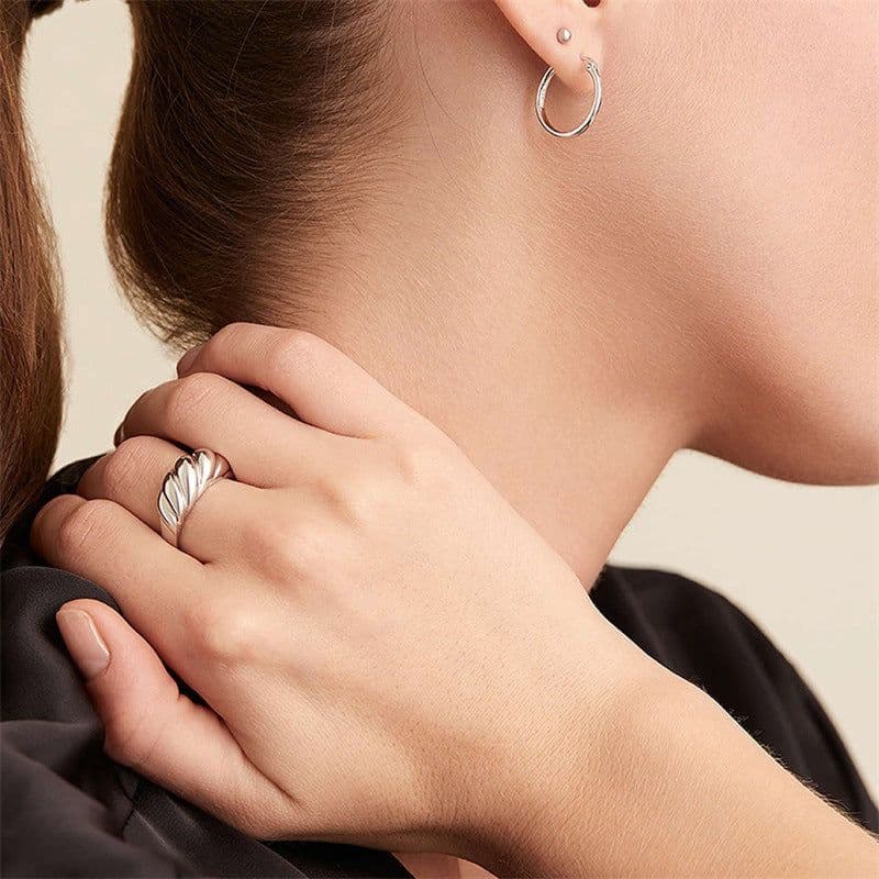 image-emanco cross-border stainless steel ring Europe and the United States gold-plated couple index finger ring niche high-end ring jewelry wholesale