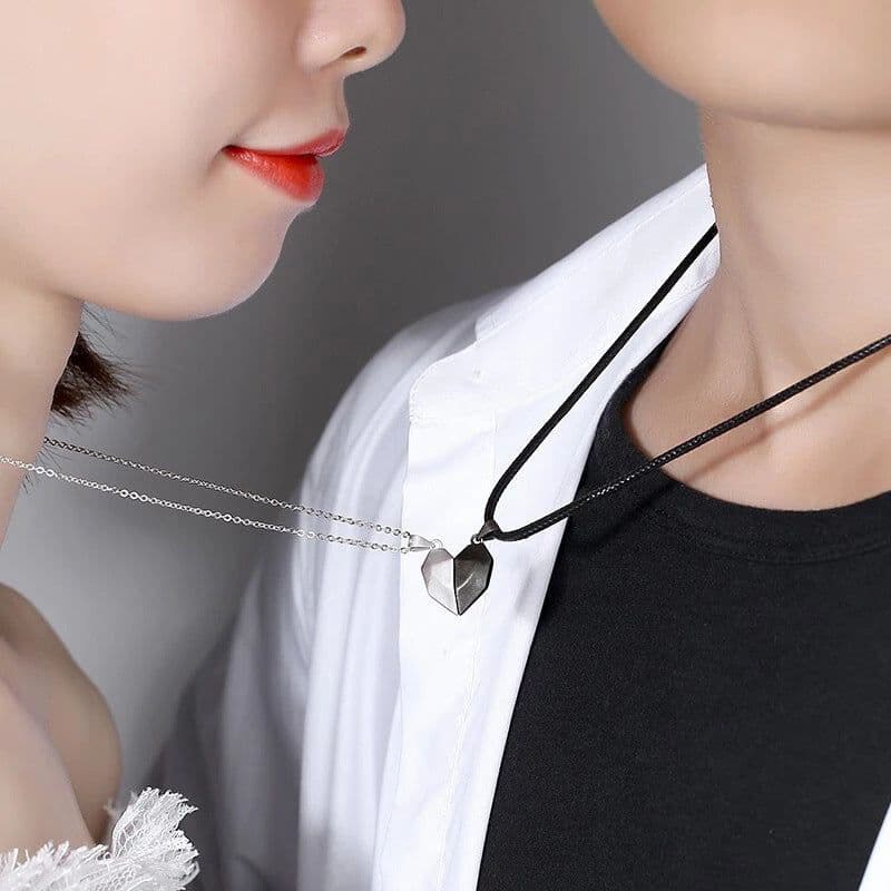 image-Longrui Love Magnet Couple Necklace - Black Heart