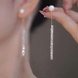 image-Qi Xiaoyue Rhinestone Pearl Earrings - Gold