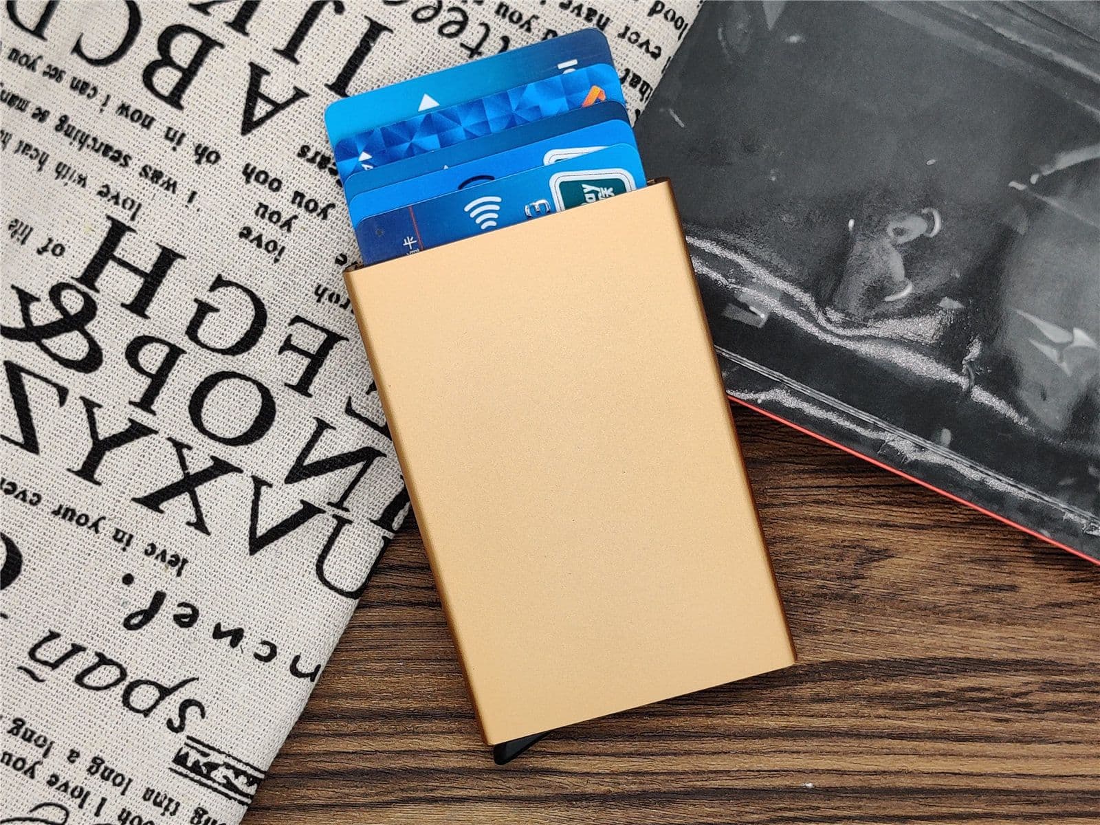image-QUXIS Metal Card Holder Box - Silver Q23