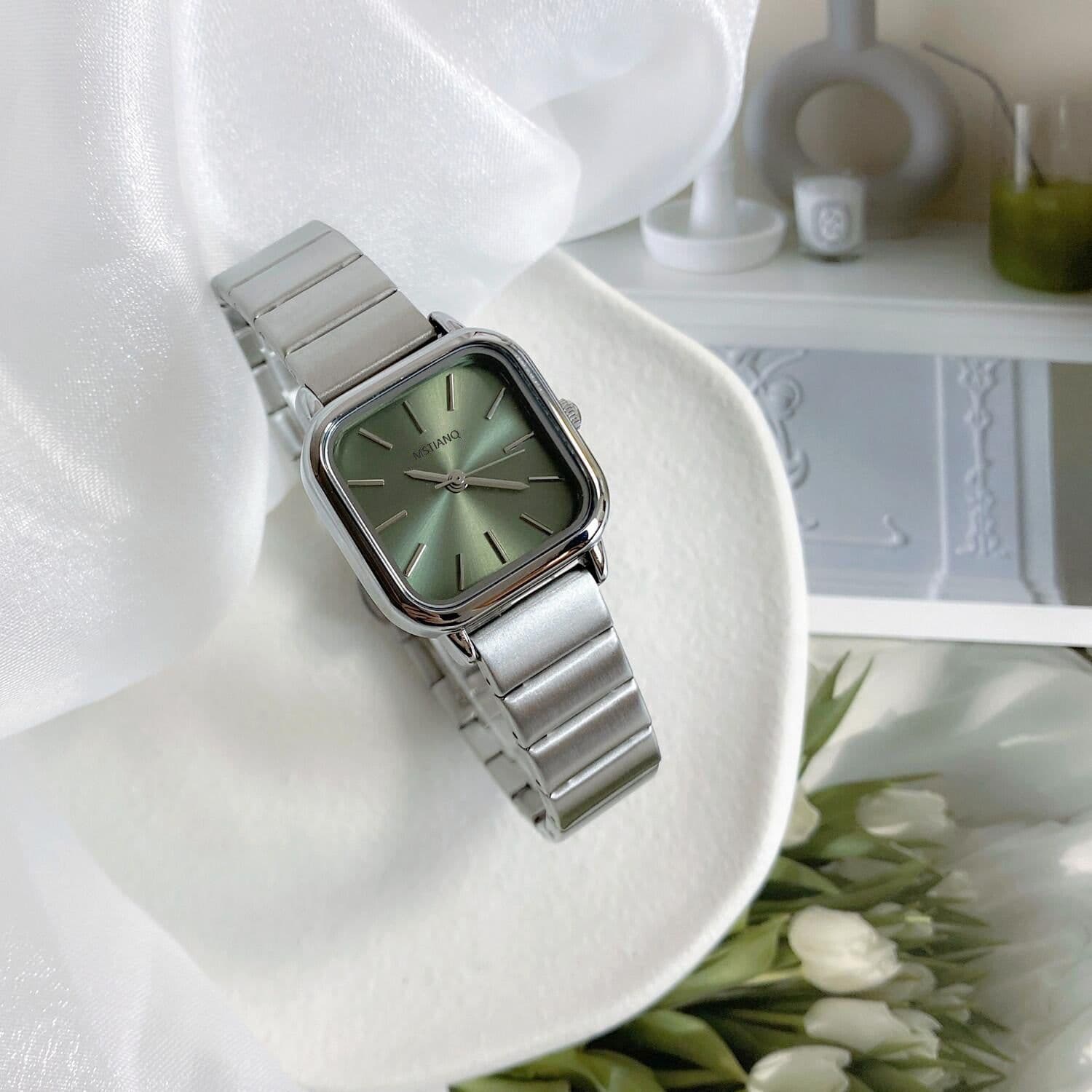 image-Women's Fashion Watch - Versatile Steel Belt Quartz Simple Design