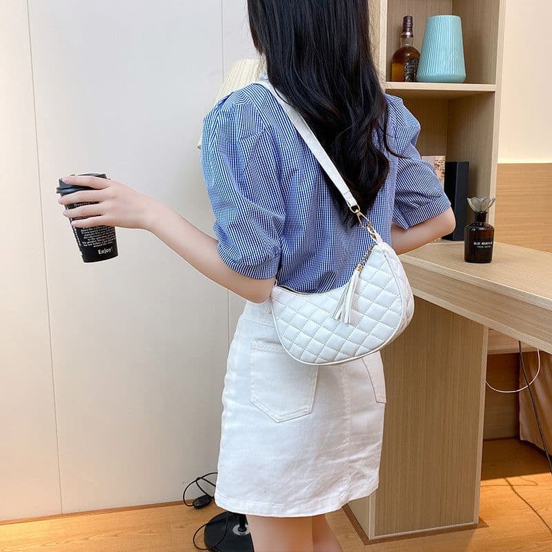 image-Women's Rhombus Embroidered Shoulder Bag