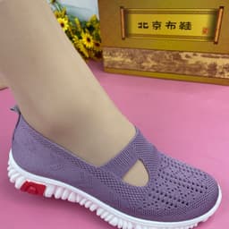 image-Old Beijing cloth shoes women's summer casual shoes breathable elderly soft bottom non-slip mesh shoes round toe mother's outerwear for walking