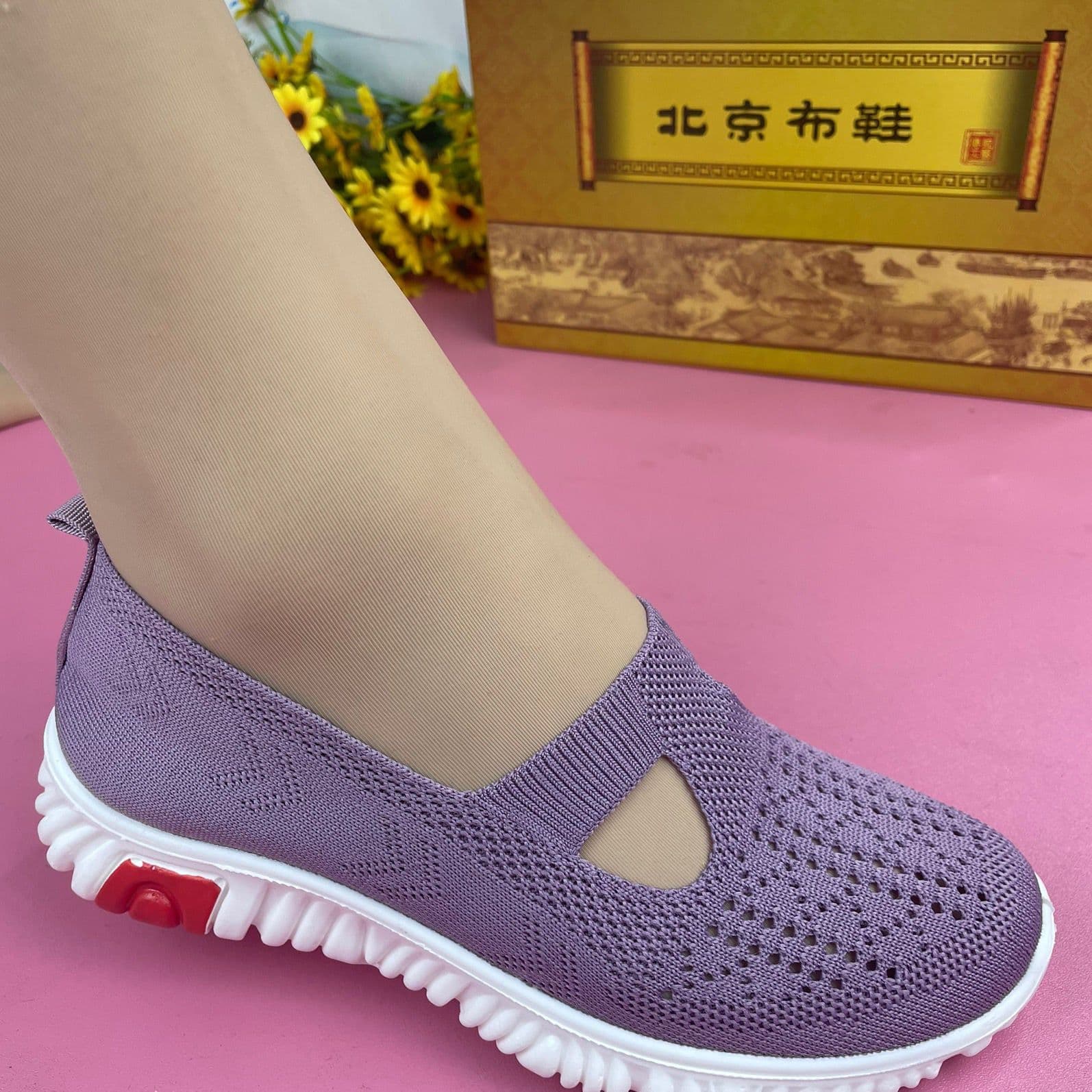 image-Old Beijing cloth shoes women's summer casual shoes breathable elderly soft bottom non-slip mesh shoes round toe mother's outerwear for walking