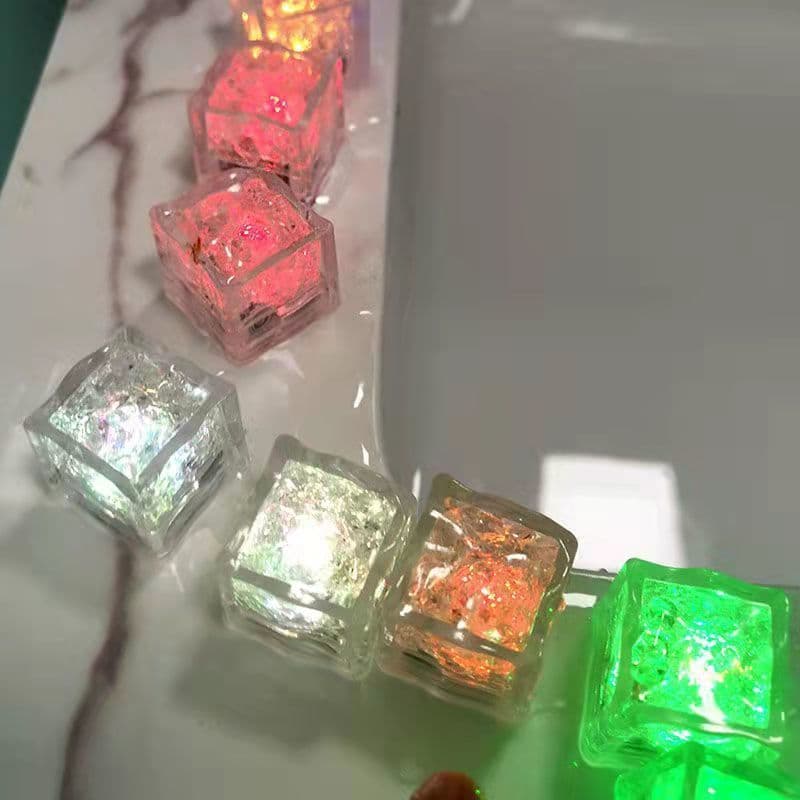 image-Glowing Water Toys for Kids, Lan Jiaochen Bath Lamps, Multicolor, 1 Pack