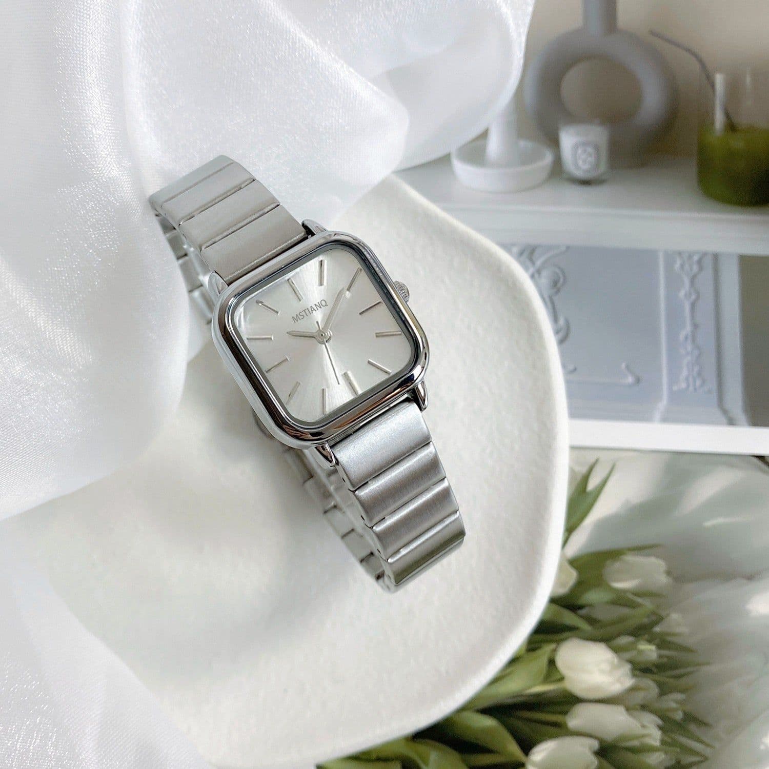 image-Women's Fashion Watch - Versatile Steel Belt Quartz Simple Design