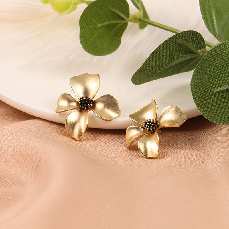 image-Silver Needle Korean Dongdaemun Flower Earrings - Simple Super Fairy Girl Design A297