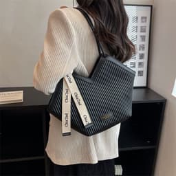 image-This year's popular niche design bags 2022 autumn and winter new women's bags fashion commuting shoulder bag portable tote bag